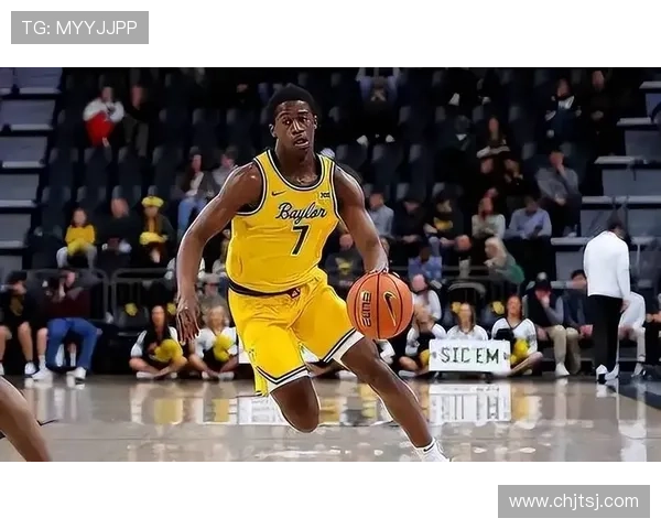 埃奇库姆费城主场首秀表现惊艳球迷热烈掌声致敬